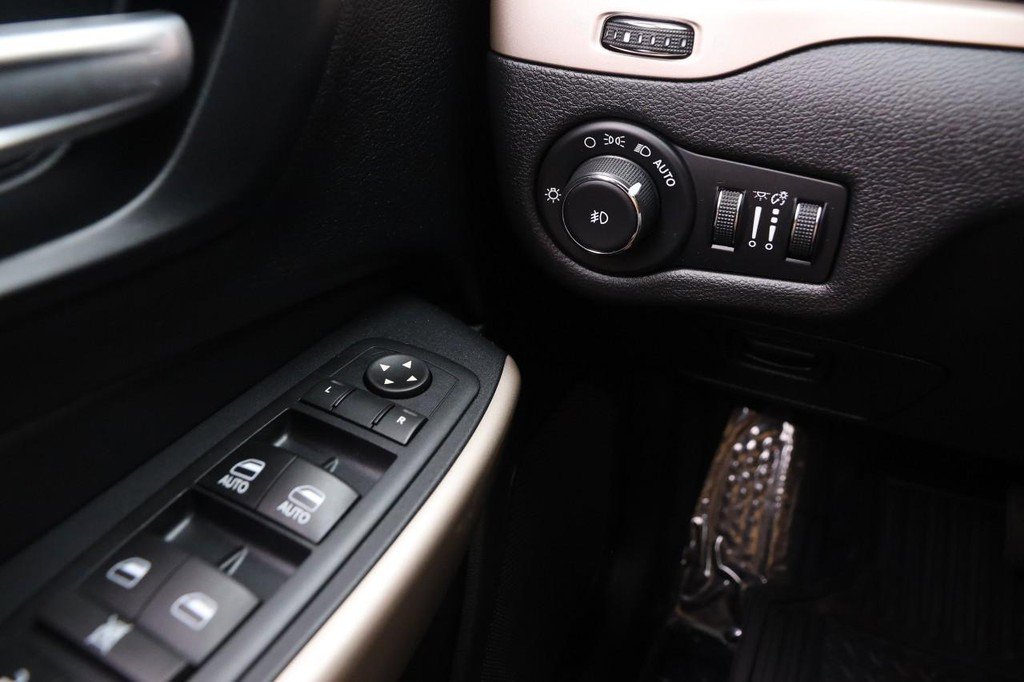 Used 2017 Jeep Cherokee Limited image 20