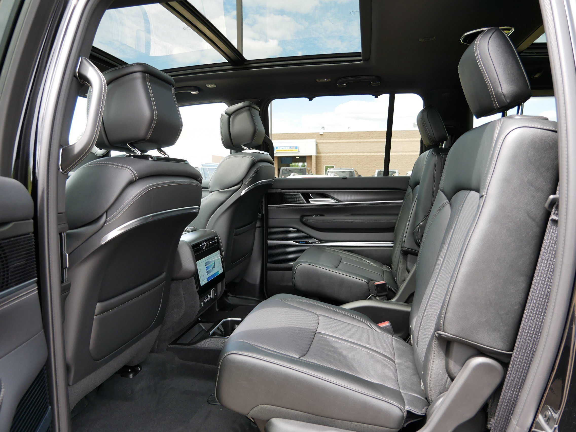New 2026 Jeep Grand Wagoneer Summit w/ Premium Group III AWD/4WD image 7