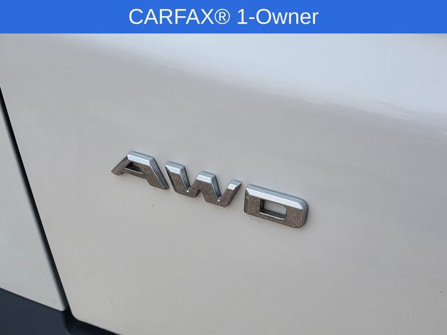 Certified 2024 Cadillac XT5 Luxury w/ LPO, Floor Liner Package AWD/4WD image 29
