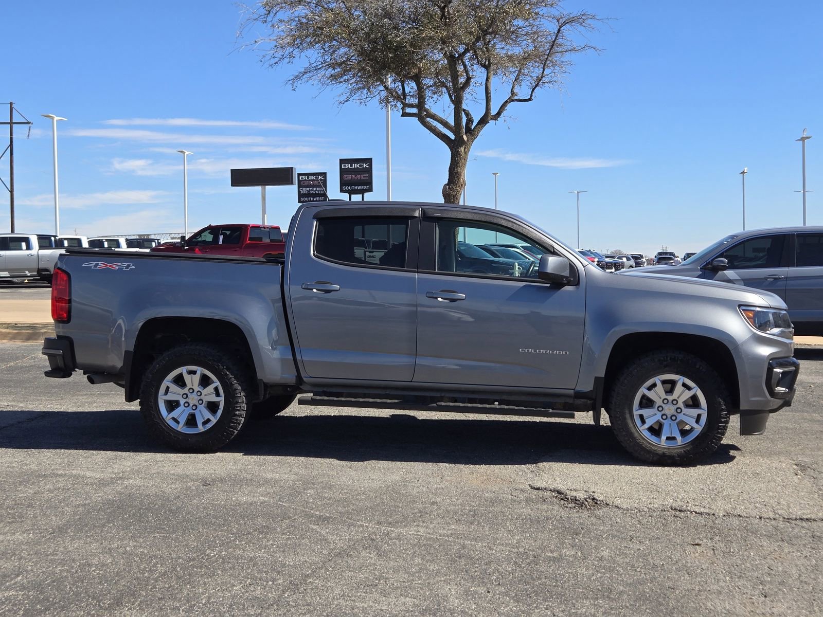 Used 2021 Chevrolet Colorado LT w/ LT Convenience Package image 7