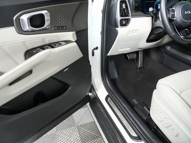 Used 2023 Kia Sorento SX Prestige w/ Panoramic Sunroof Package image 8