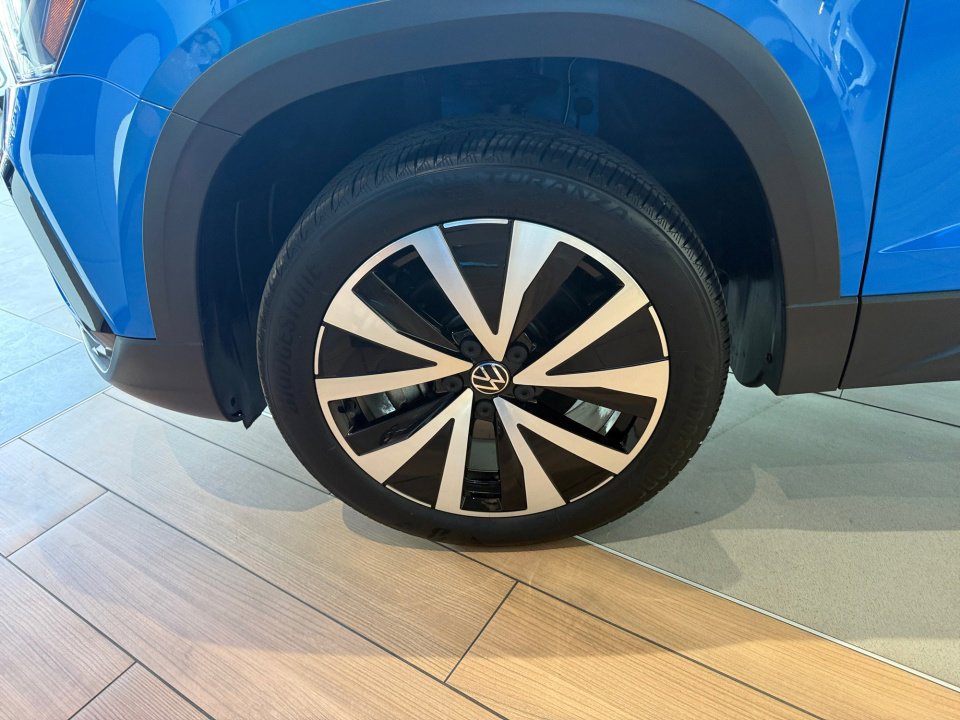 Certified 2022 Volkswagen Taos SE w/ Panoramic Sunroof Package image 31