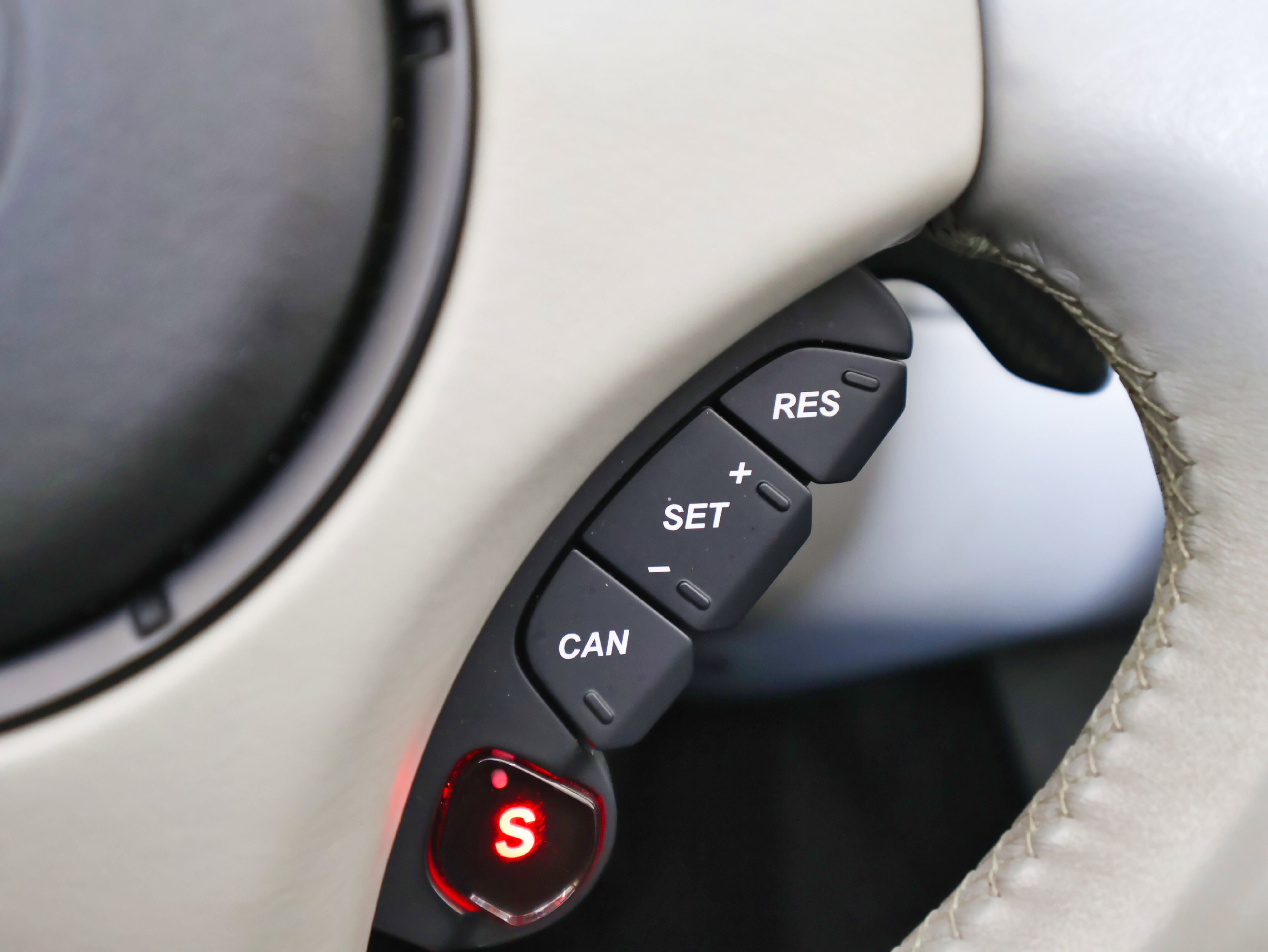 Used 2014 Aston Martin Vanquish Volante image 39