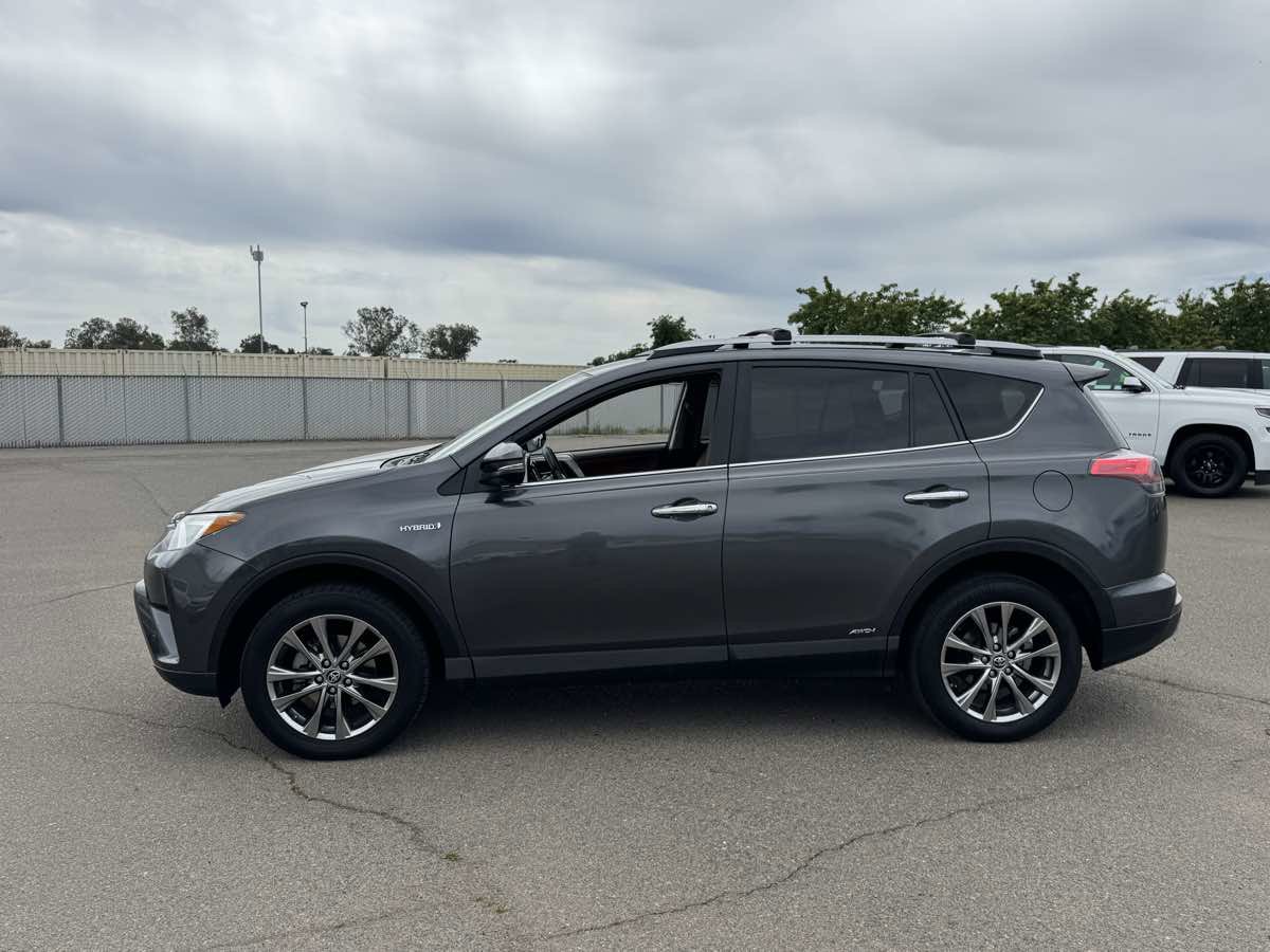 Used 2017 Toyota RAV4 Limited w/ Advanced Technology Package AWD/4WD image 6