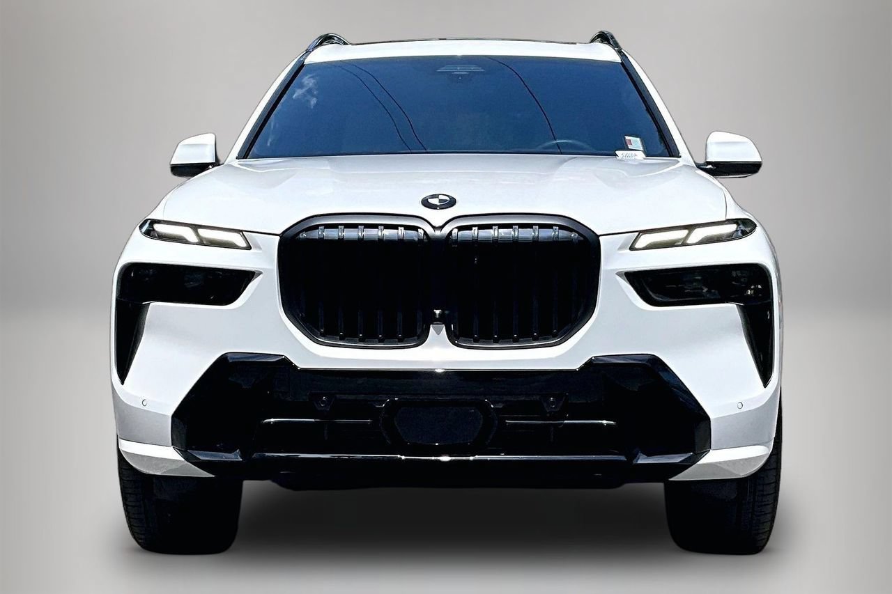Used 2026 BMW X7 xDrive40i w/ Executive Package AWD/4WD image 3