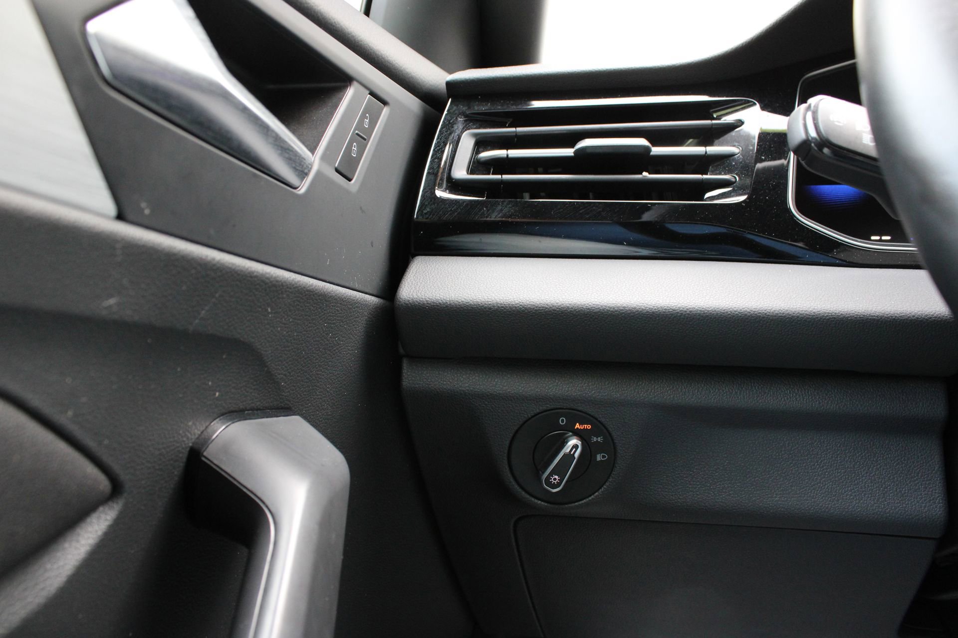 Used 2025 Volkswagen Jetta S FWD image 25