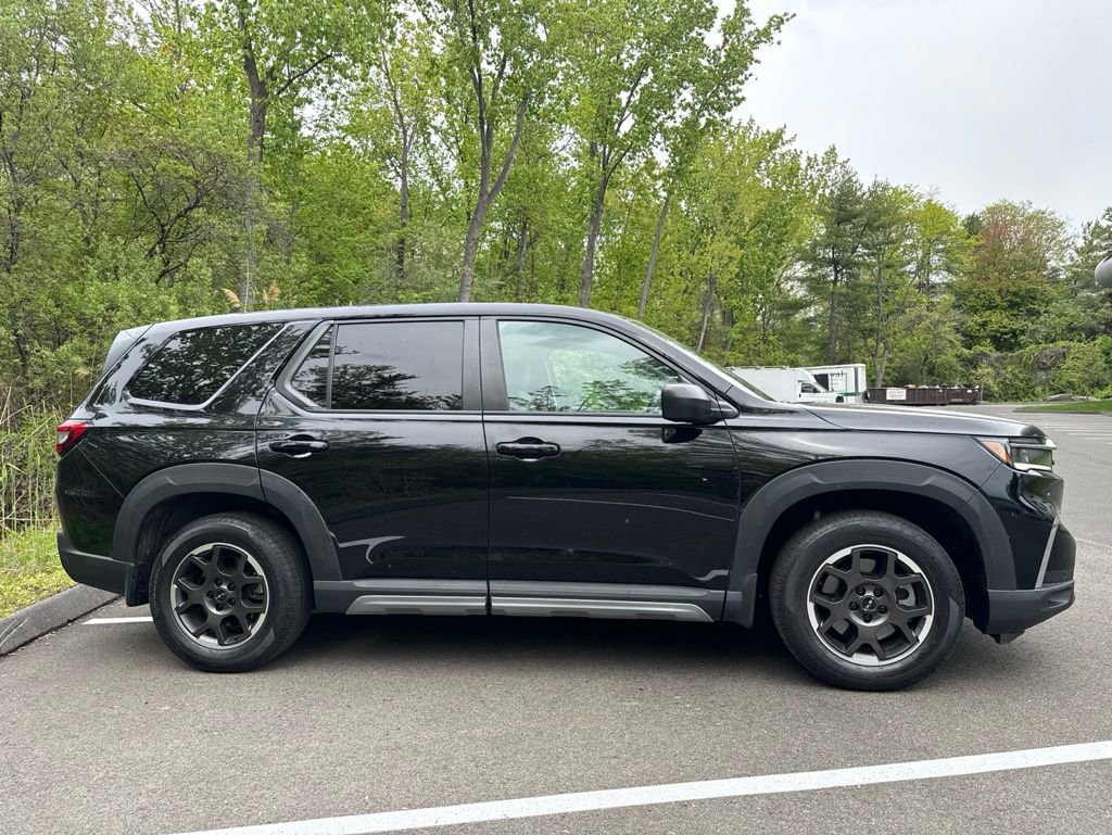 Used 2023 Honda Pilot LX image 3