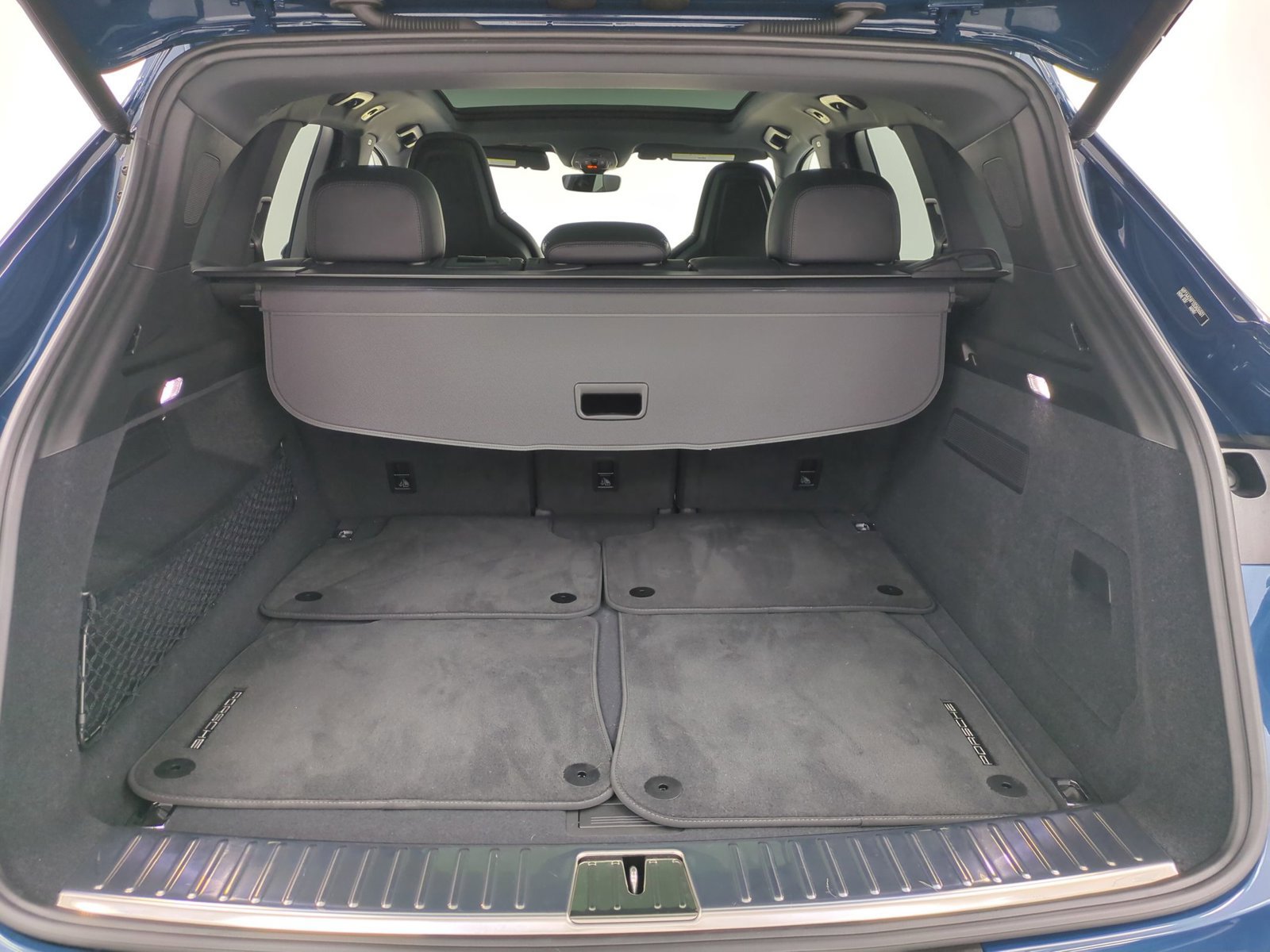 Used 2025 Porsche Cayenne image 10