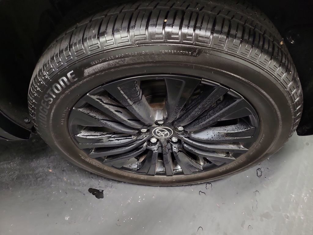 Used 2023 Toyota Venza Nightshade image 10