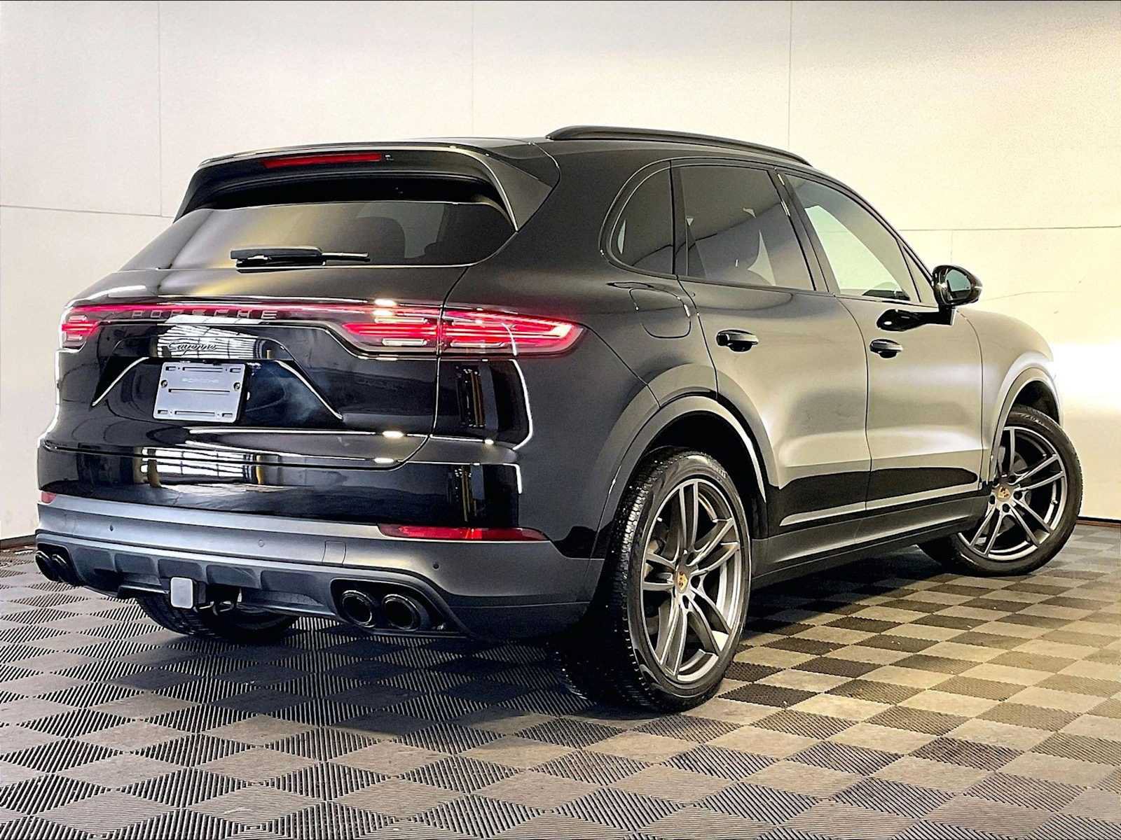 Certified 2023 Porsche Cayenne AWD/4WD image 7