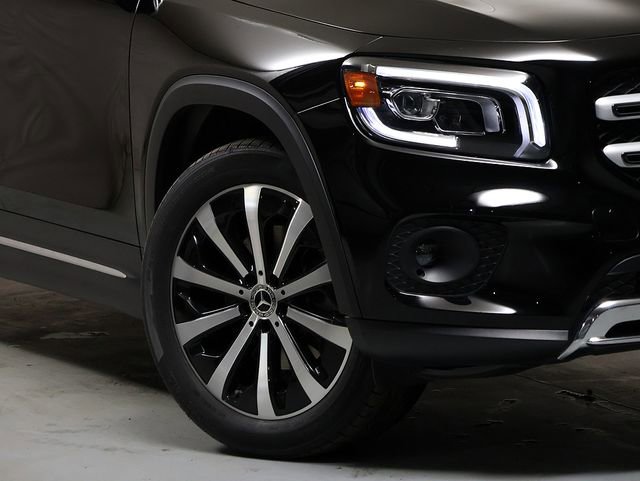 Used 2022 Mercedes-Benz GLB 250 4MATIC image 3