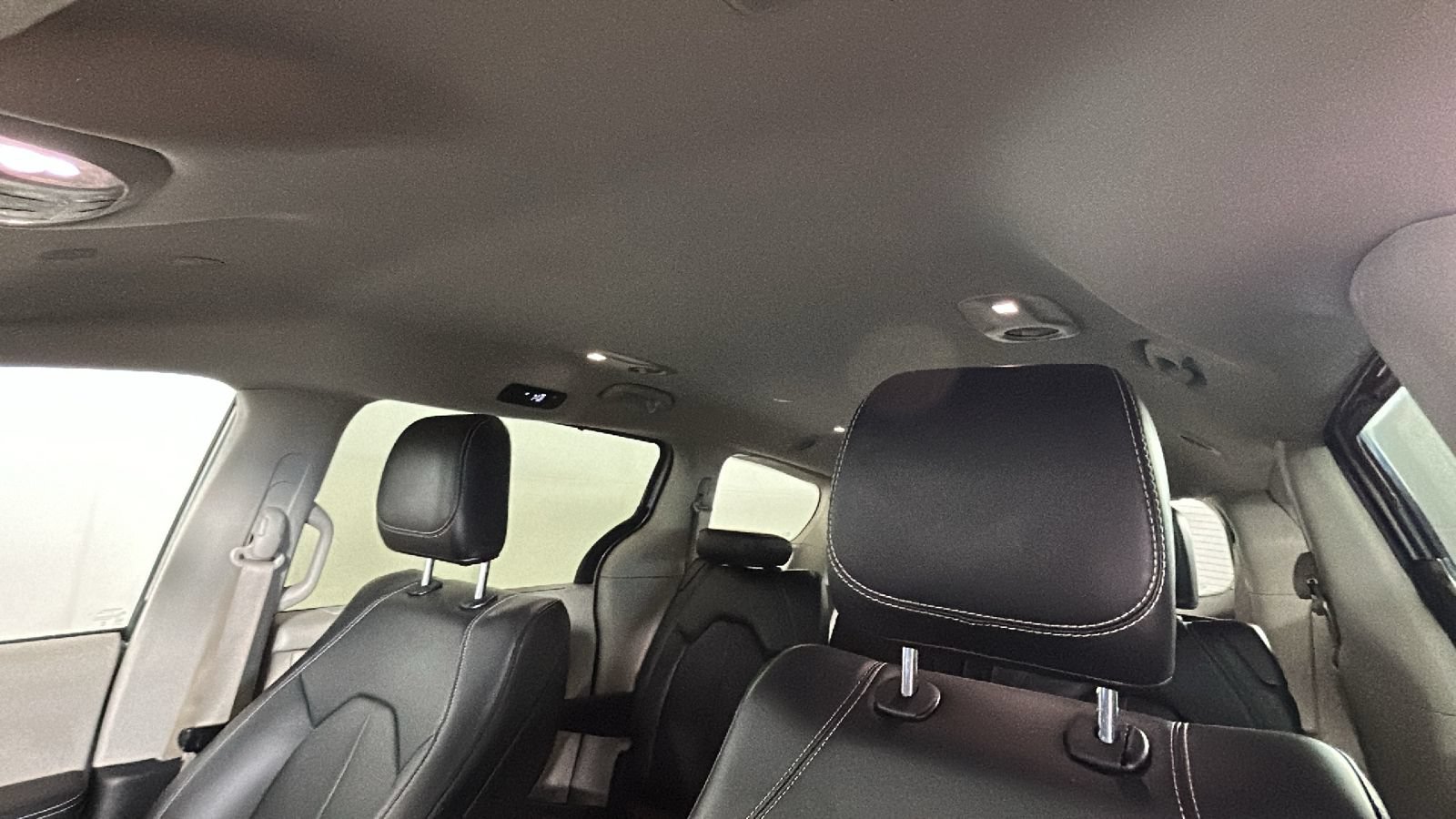 Used 2024 Chrysler Pacifica Touring-L FWD image 13