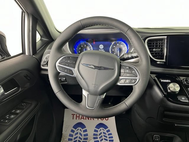 Used 2026 Chrysler Pacifica Select FWD image 19