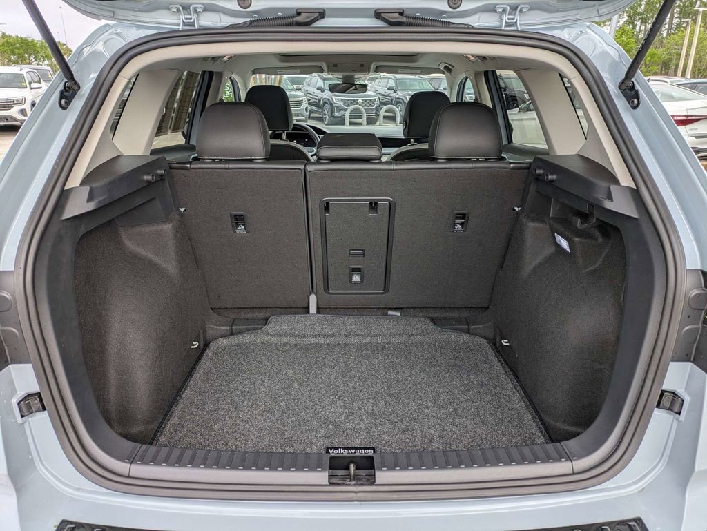 Certified 2025 Volkswagen Taos SE w/ Panoramic Sunroof Package image 13