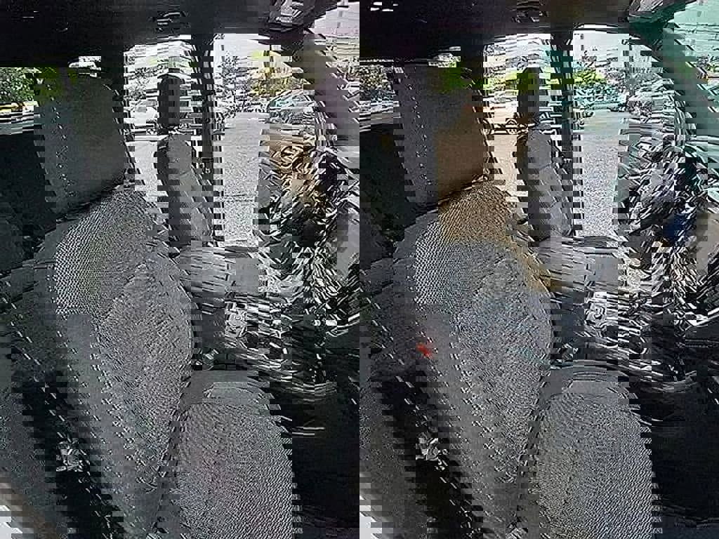 Used 2023 Chevrolet Traverse LT image 47