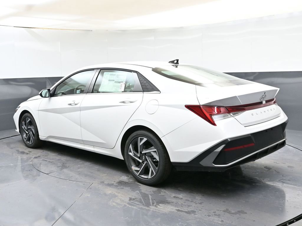 Certified 2025 Hyundai Elantra SEL image 3