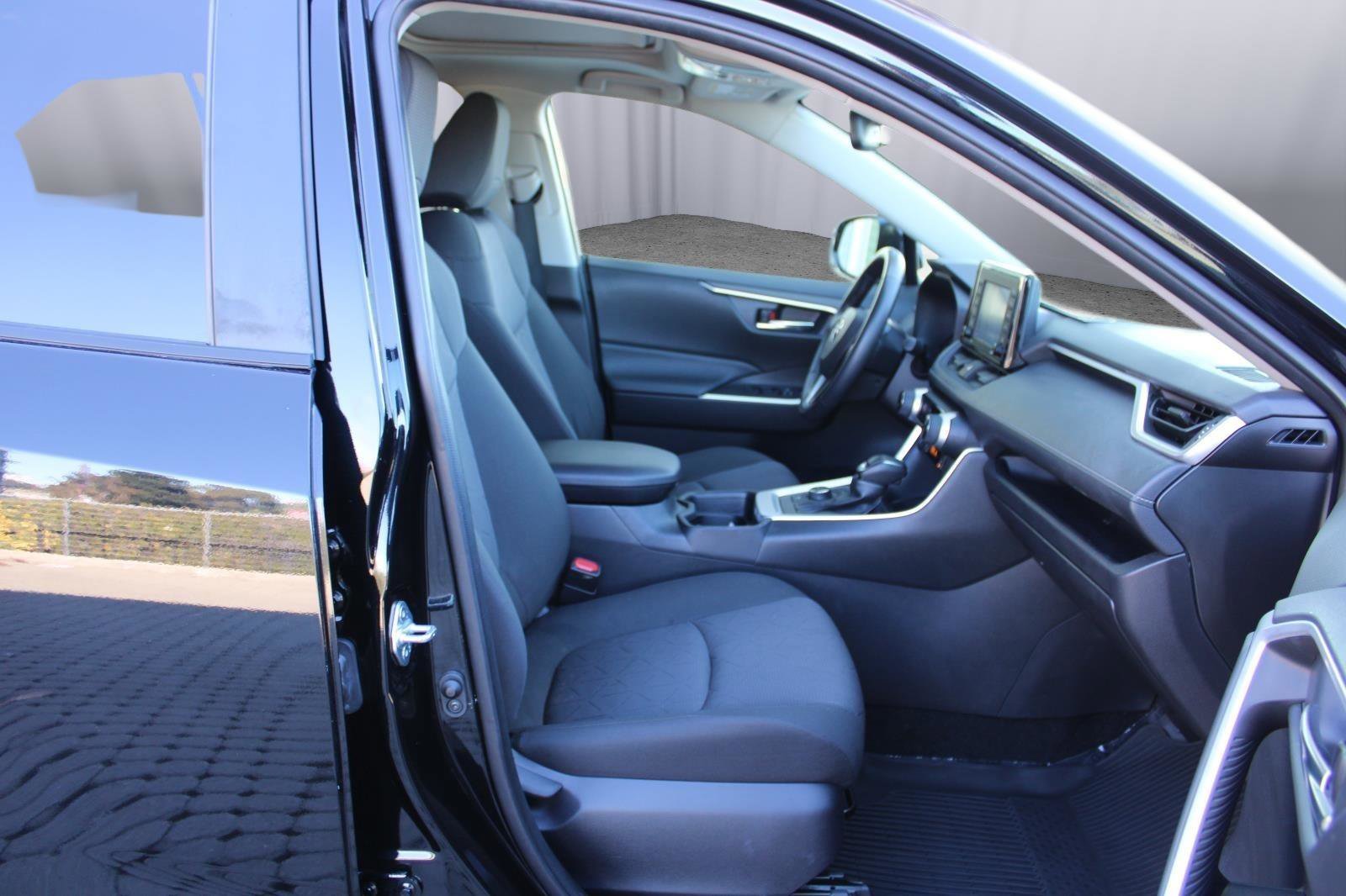 Used 2021 Toyota RAV4 AWD Hybrid image 37