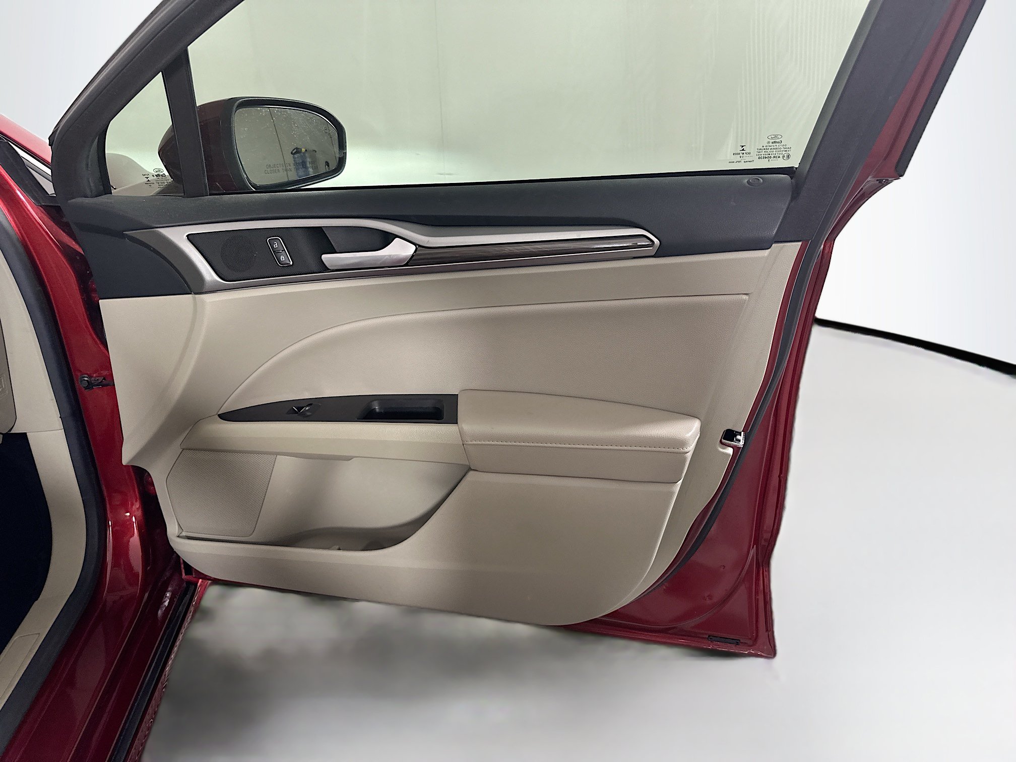 Used 2019 Ford Fusion SEL FWD image 32