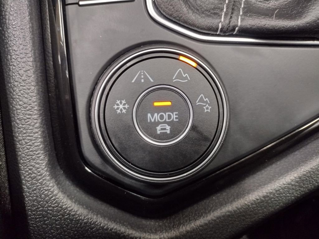 Certified 2023 Volkswagen Taos SE w/ Panoramic Sunroof Package image 37