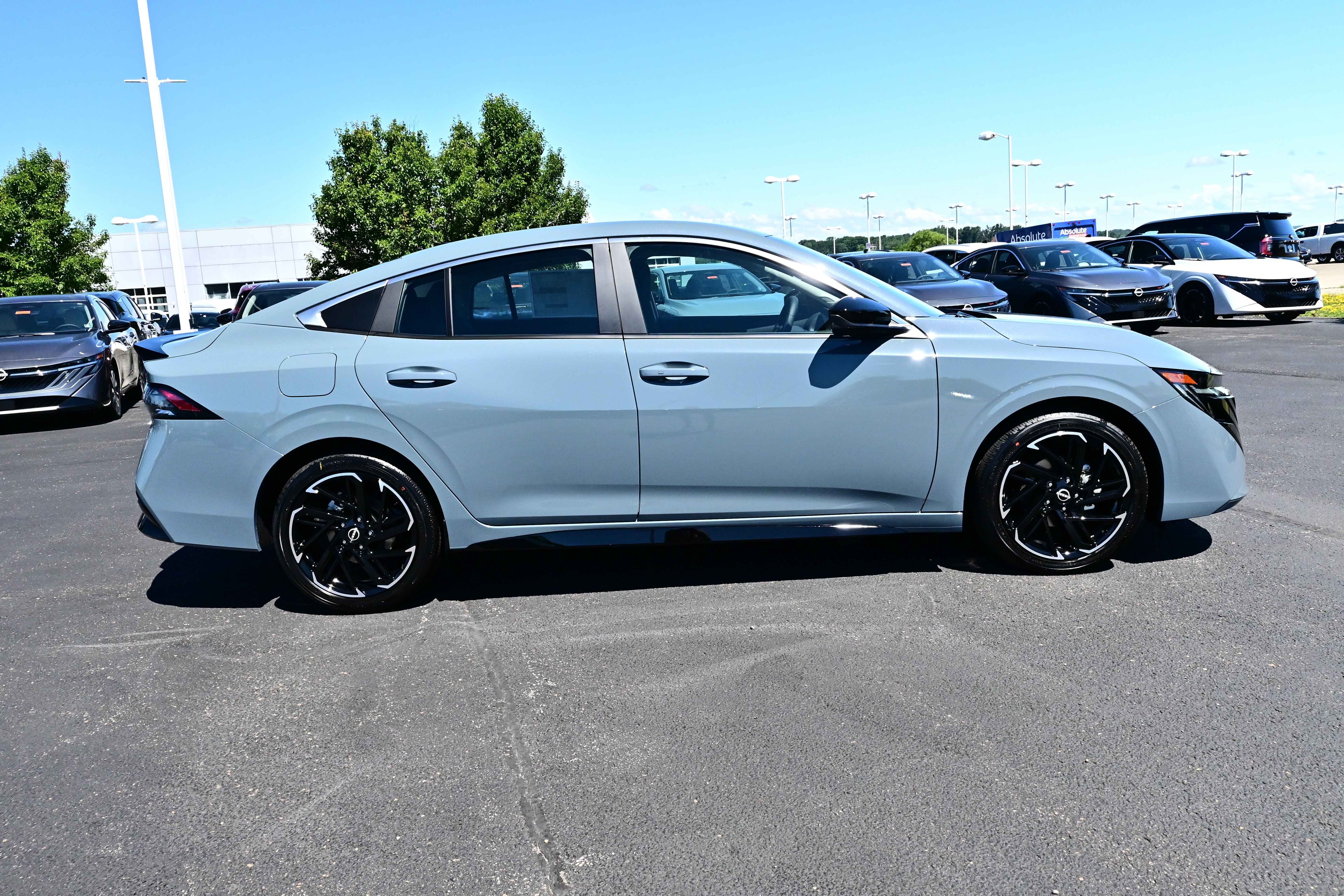 New 2026 Nissan Sentra SR FWD image 5