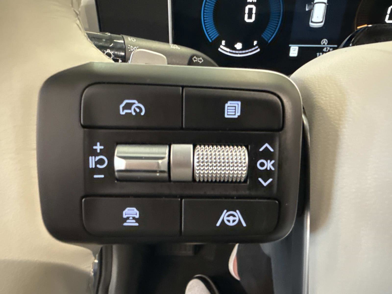 Certified 2025 Hyundai Santa Fe SEL image 29