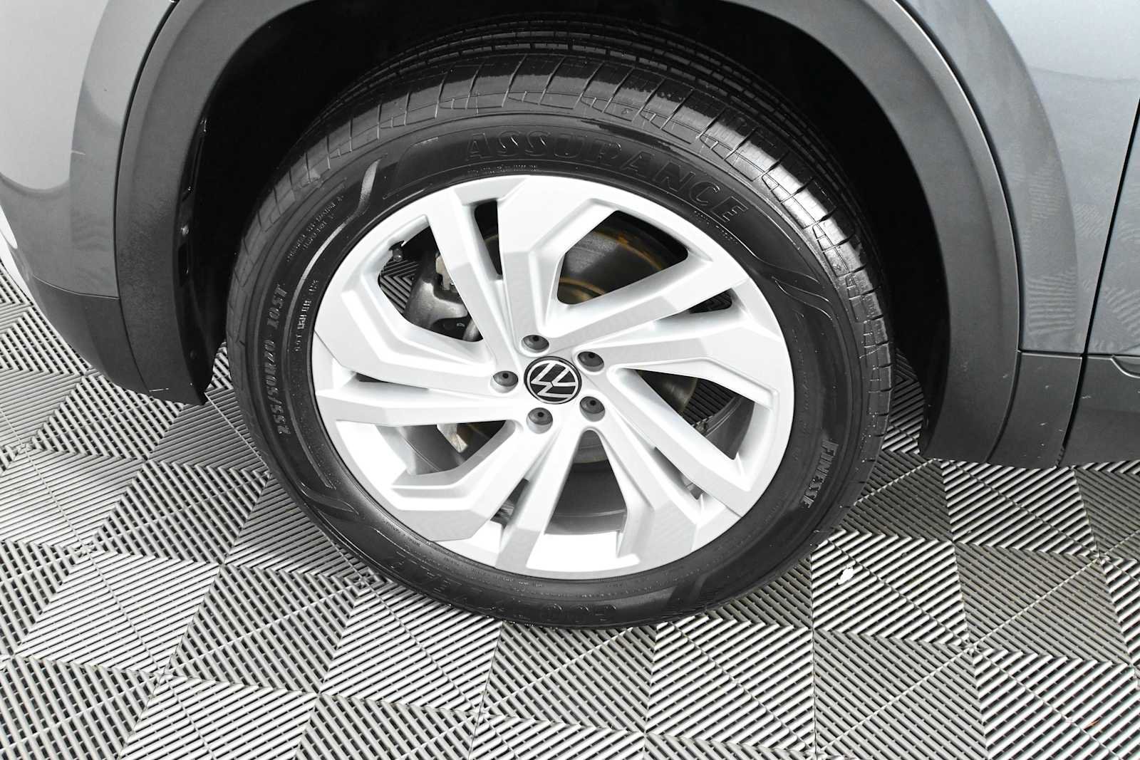 Certified 2023 Volkswagen Atlas SE w/ Panoramic Sunroof Package AWD/4WD image 32