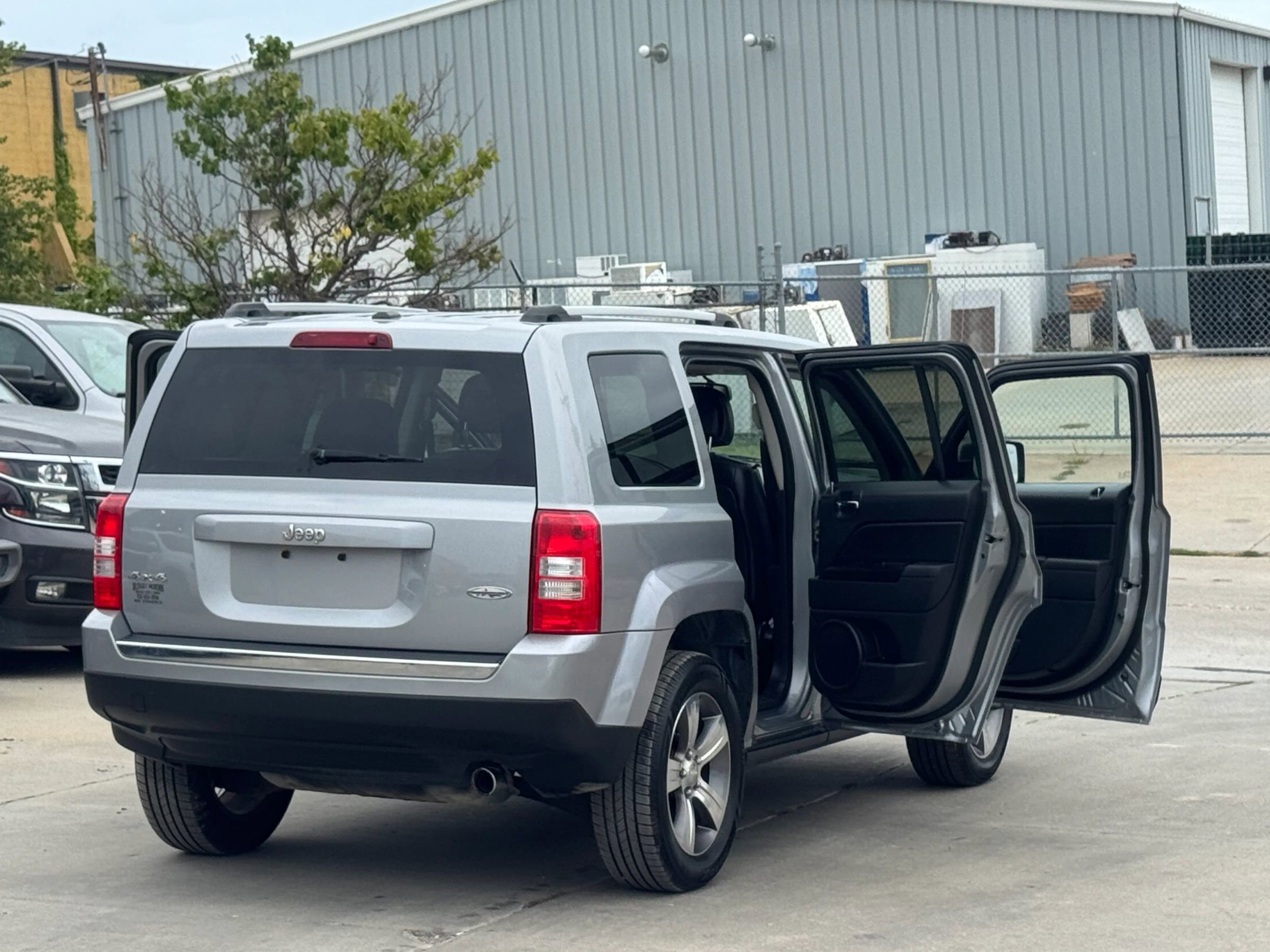 Used 2017 Jeep Patriot High Altitude image 23
