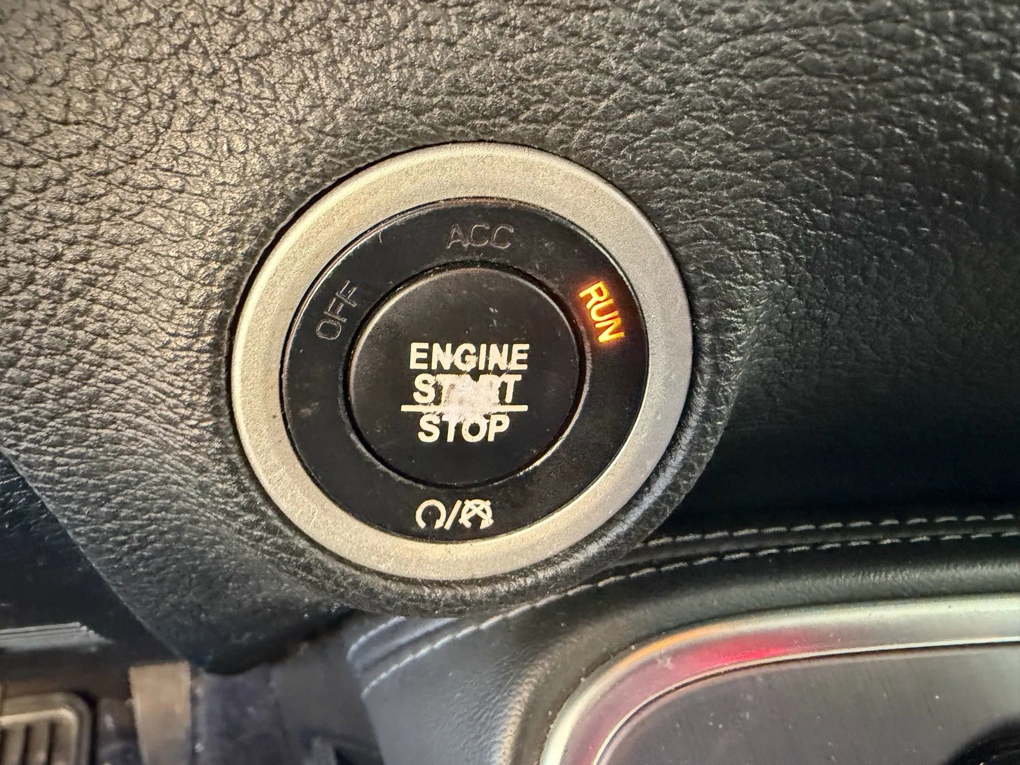 Used 2016 Dodge Challenger SXT image 37