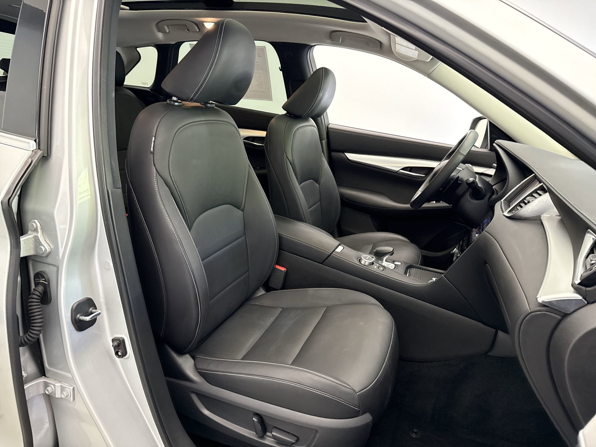 Used 2019 INFINITI QX50 Luxe AWD/4WD image 16