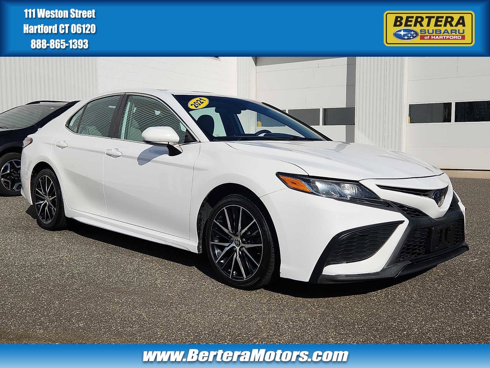 Used 2021 Toyota Camry SE image 1