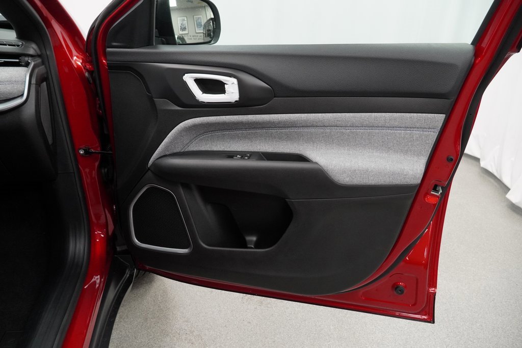 Certified 2025 Jeep Compass Latitude w/ Convenience Group image 44