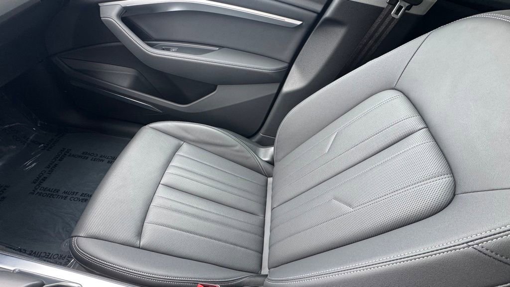 Used 2023 Audi e-tron Premium Plus image 24