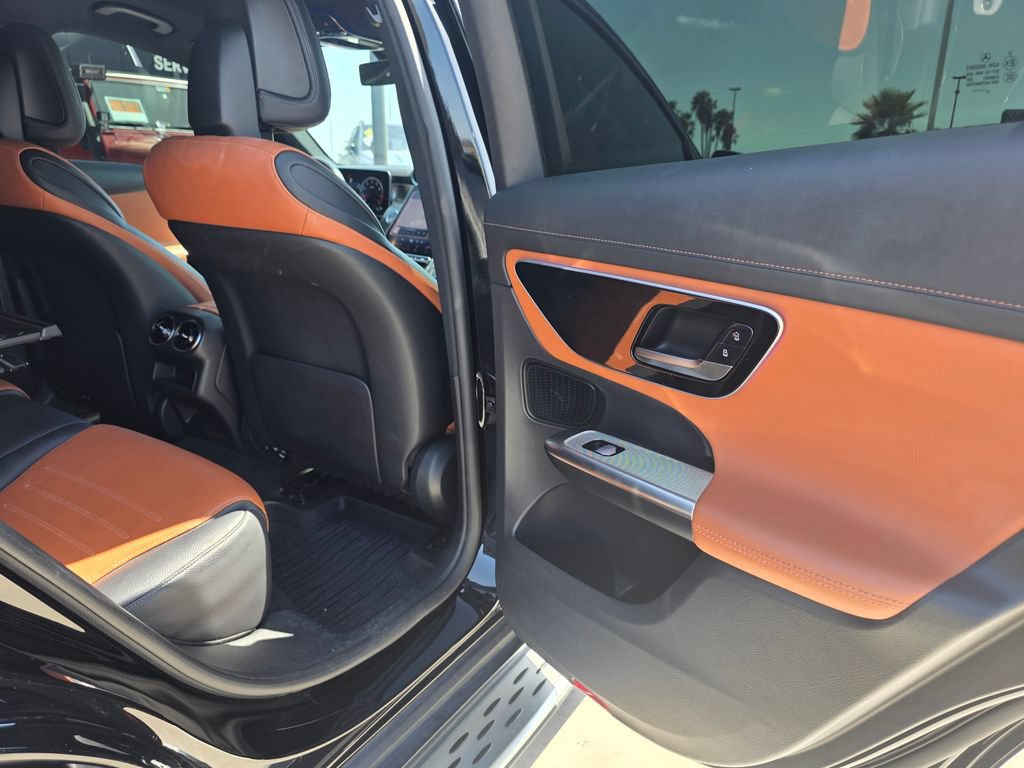 Used 2024 Mercedes-Benz GLC 300 4MATIC image 17