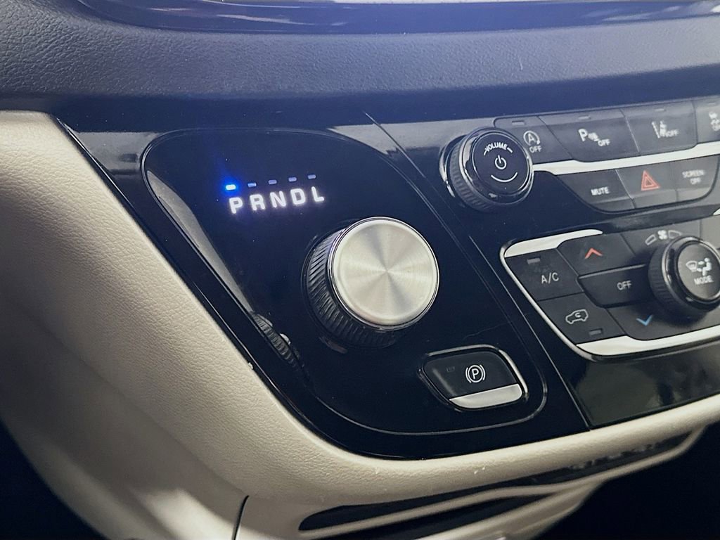Used 2024 Chrysler Pacifica Touring-L image 16