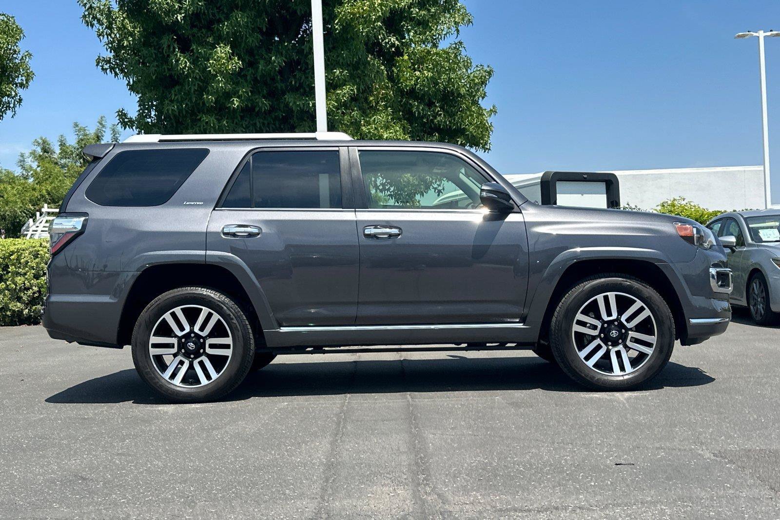 Used 2023 Toyota 4Runner Limited AWD/4WD image 3