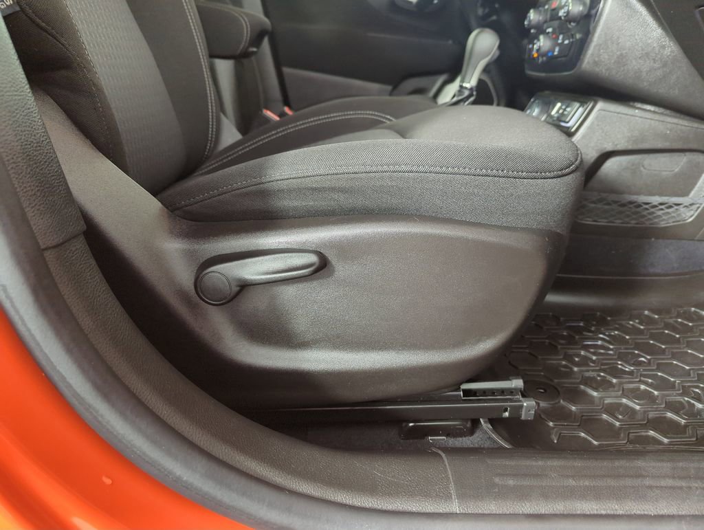 Used 2021 Jeep Renegade Latitude image 36