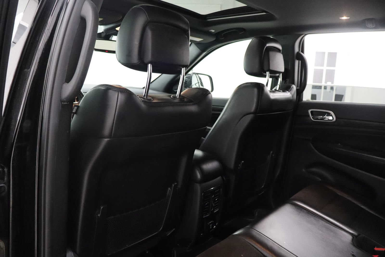 Used 2019 Jeep Grand Cherokee Altitude AWD/4WD image 19