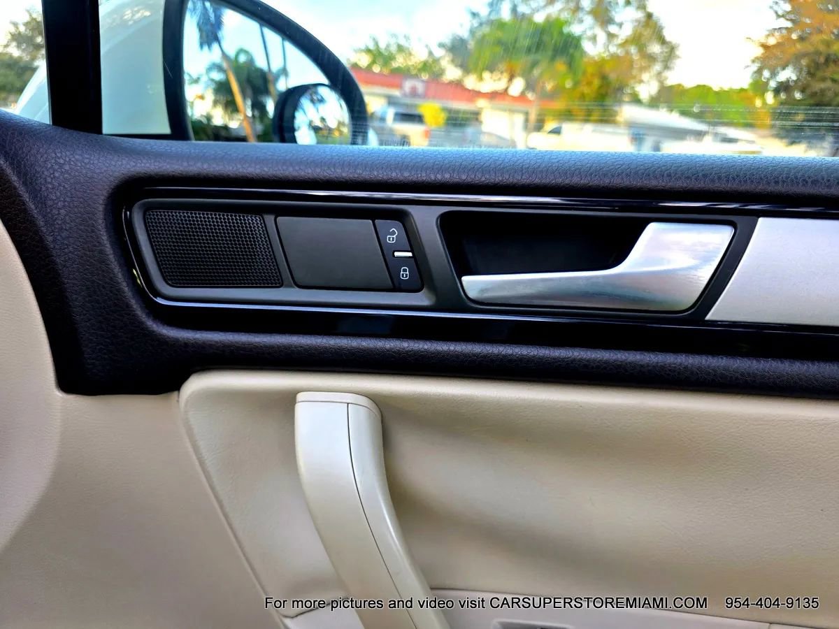 Used 2011 Volkswagen Touareg Sport image 59