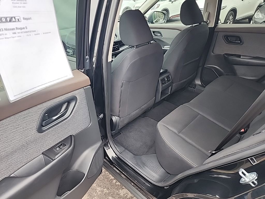 Used 2023 Nissan Rogue S image 29