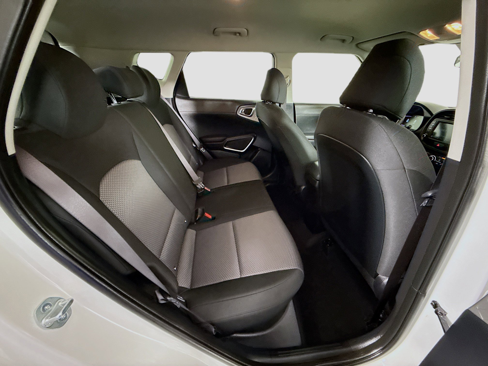 Used 2025 Kia Soul LX w/ LX Technology Package FWD image 26