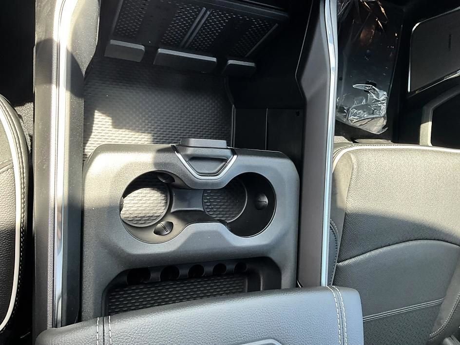 New 2026 RAM 3500 Laramie AWD/4WD image 25