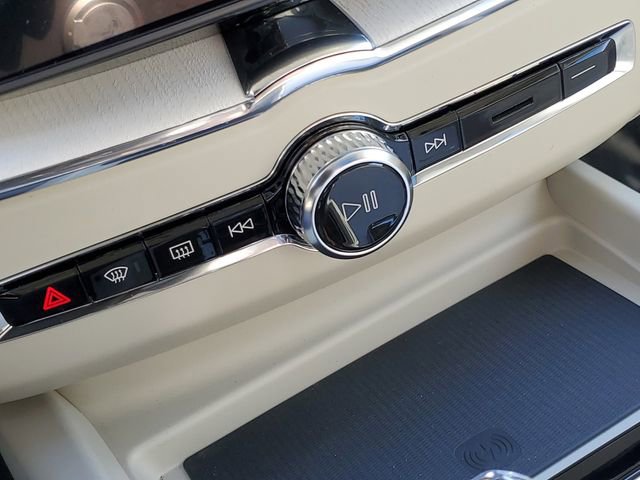 New 2026 Volvo XC60 T8 Ultra w/ Protection Package Premier image 17