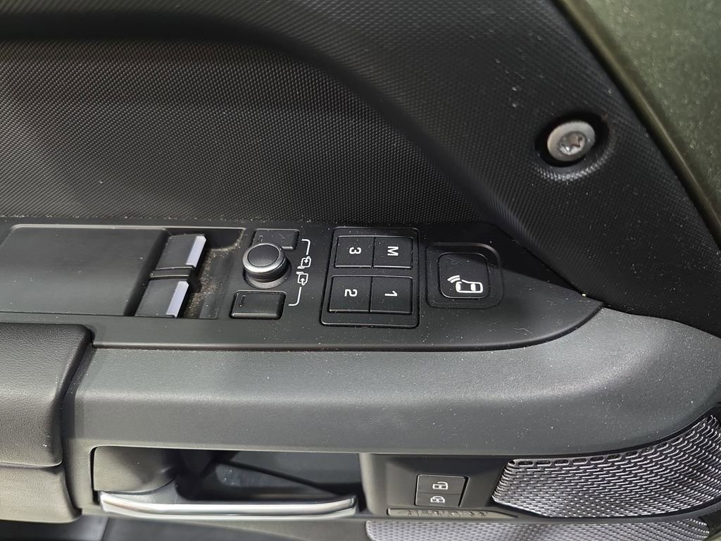 Used 2022 Land Rover Defender 90 X-Dynamic HSE image 30