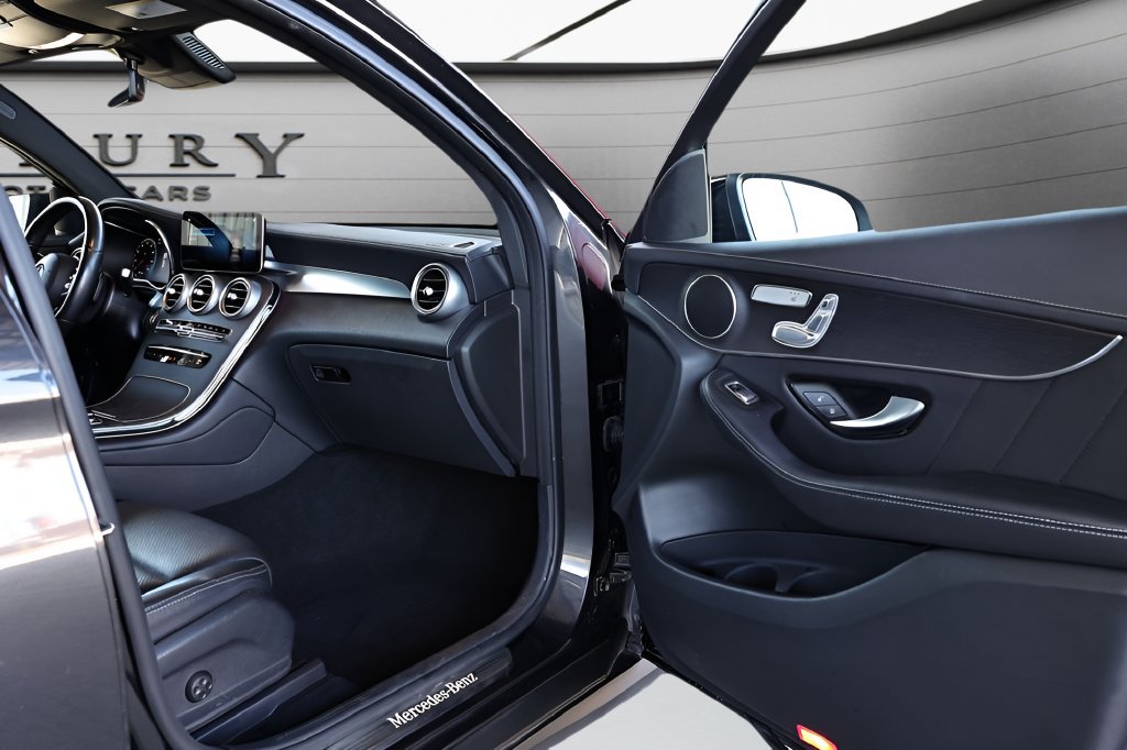Used 2022 Mercedes-Benz GLC 300 4MATIC Coupe image 61