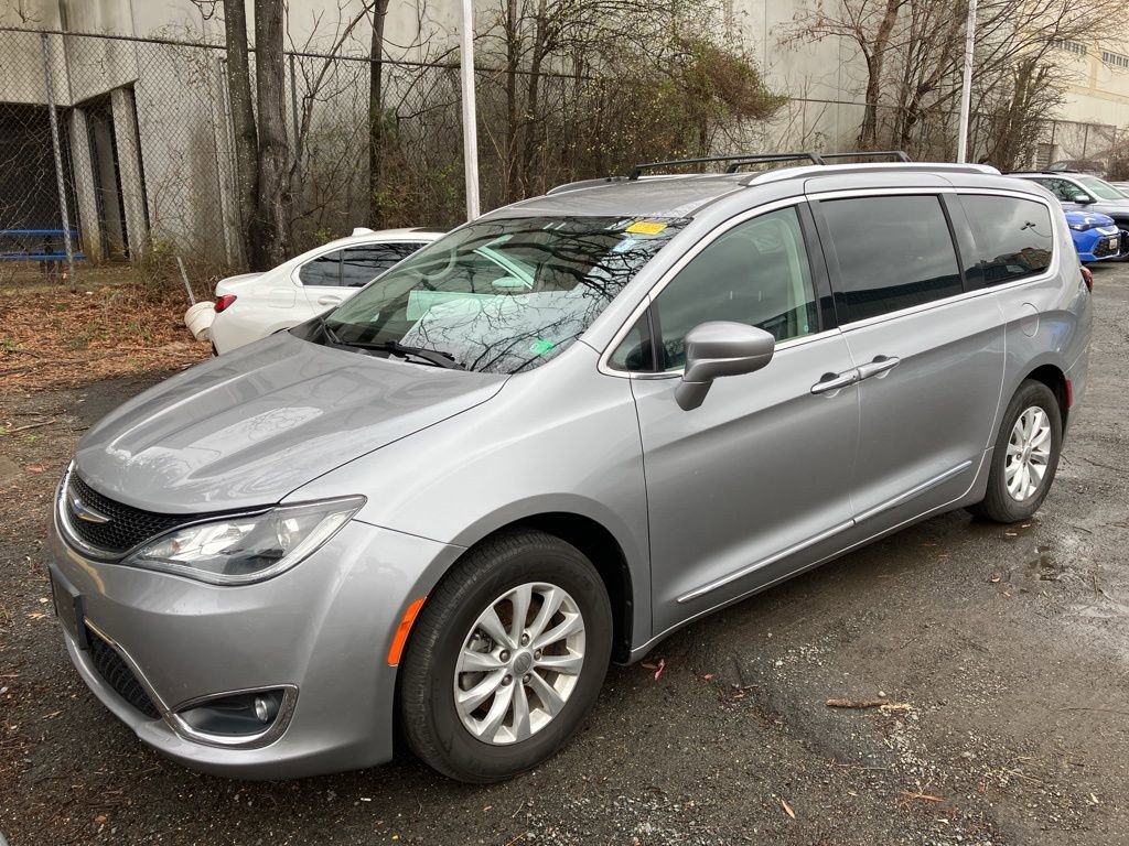 Used 2018 Chrysler Pacifica Touring-L image 3