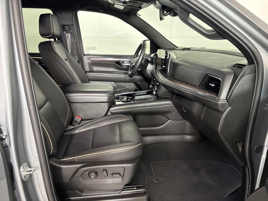 Certified 2025 Chevrolet Suburban Premier RWD image 18