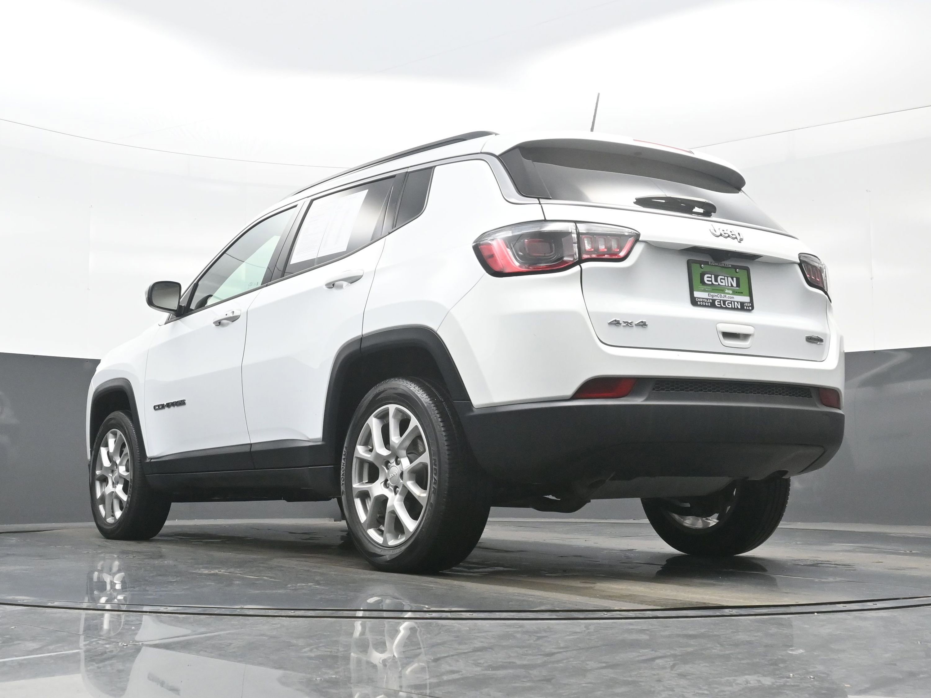 Used 2023 Jeep Compass Latitude image 28