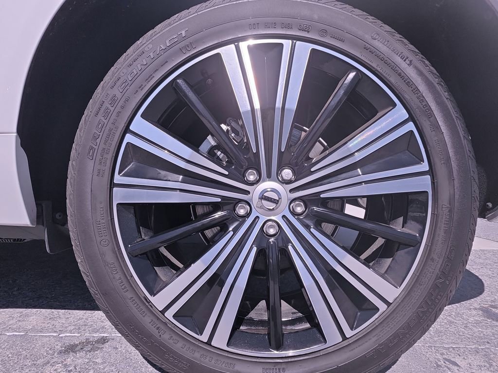 Used 2023 Volvo XC60 B5 Plus w/ Protection Package Premier image 38