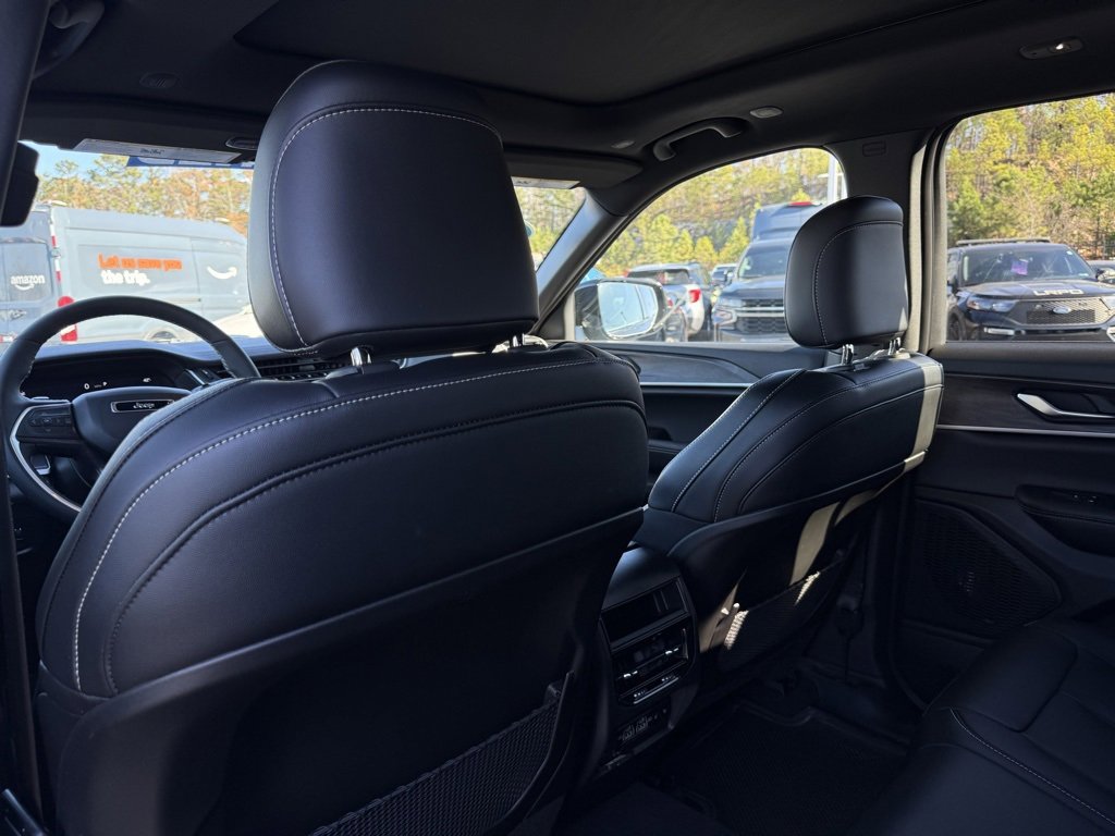 Used 2024 Jeep Grand Cherokee Limited w/ Black Appearance Package image 25