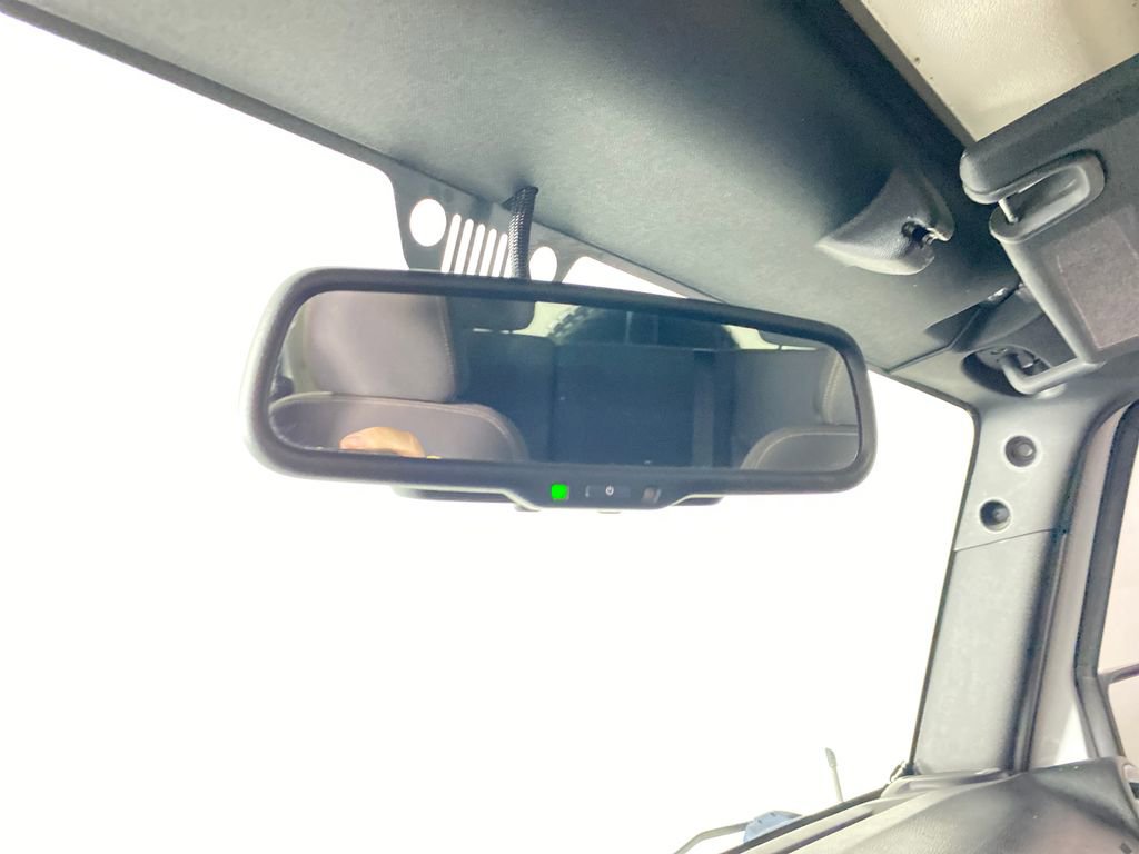 Used 2015 Jeep Wrangler Unlimited Sahara w/ Connectivity Group image 21